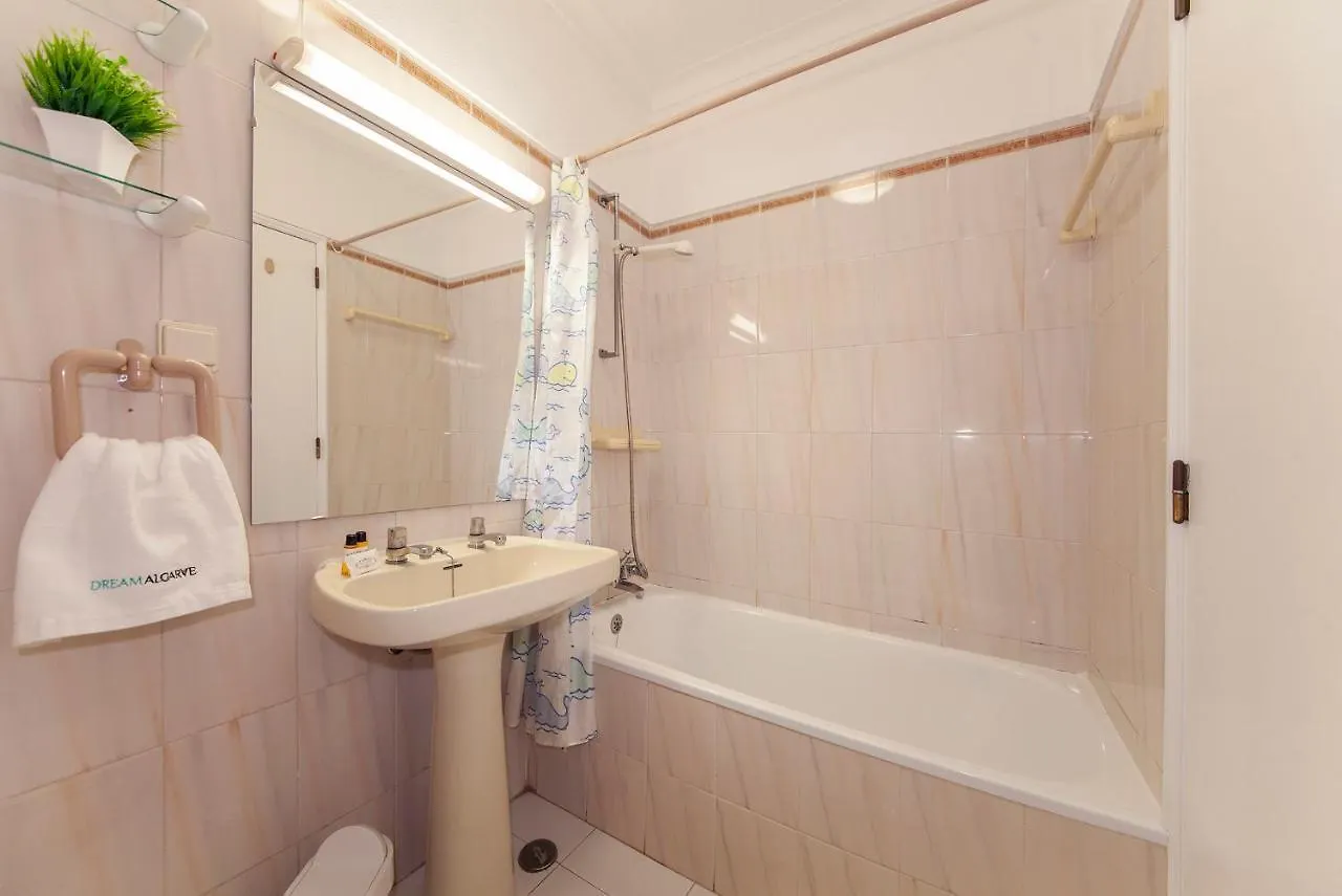 B25 - Candimar Beach Apartment Portimao 0*,  Portugal